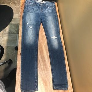 Hollister women’s/juniors skinny jeans. Size 27x31